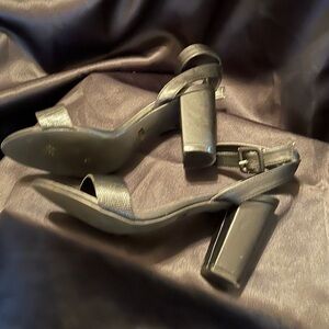 BLACK! ALLEGRA K~4” CHUNKY HEELS~10